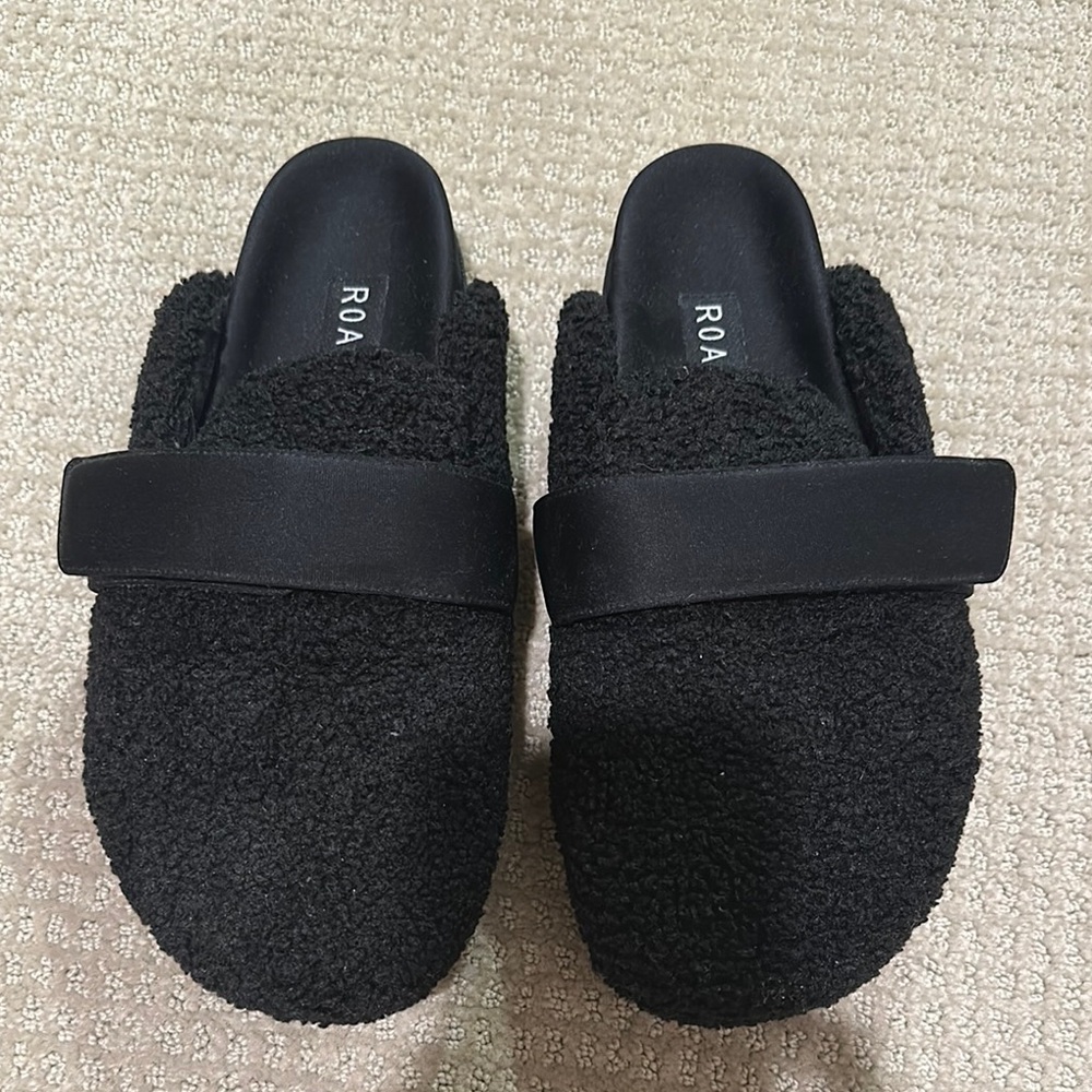 ROAM FUZZY LOAFER MULE BLACK FAUX SHEARLING